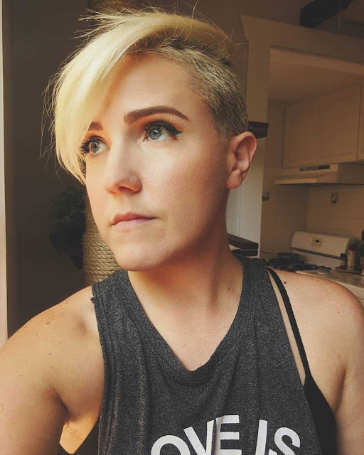 American internet personality Hannah Hart Photos Collection Navel Queens American internet personality Hannah Hart Photos Collection Navel Queens