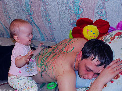 Vater und Kind schlafen lustige Bilder Familie
