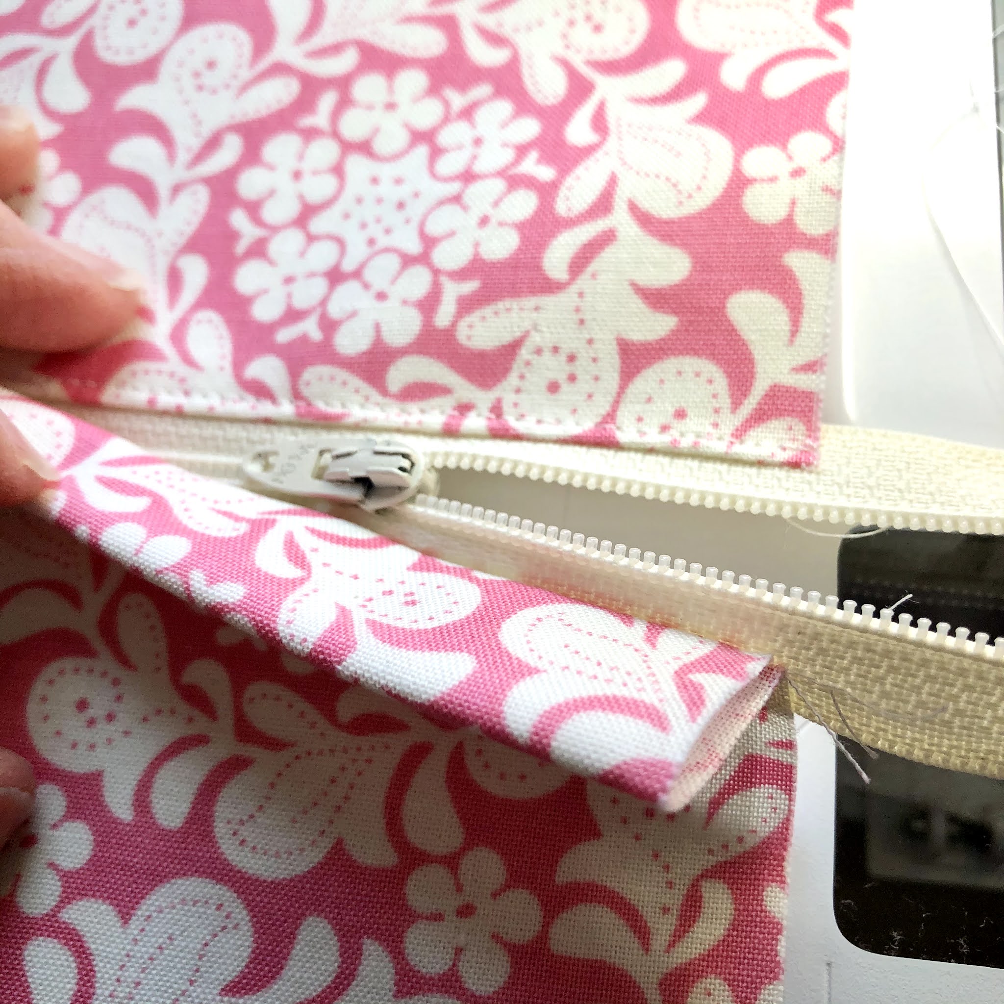 Miss Andrea Quilts Tutorial Pillow with Lapped Zipper Closure and Machine Binding