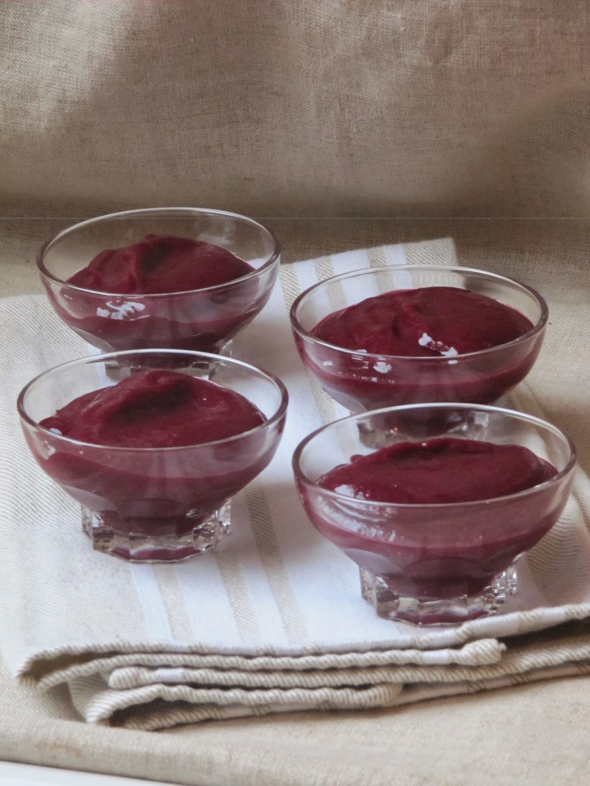 La cuisine d'ici et d'ISCA Compote de pêches de vigne au fromage blanc