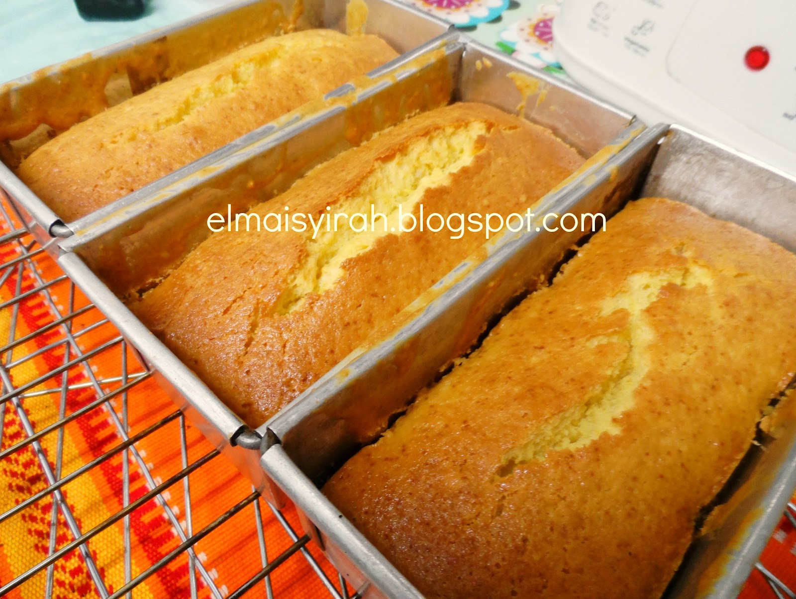 A Simple Life Kek Oren yang Moist dan Simple