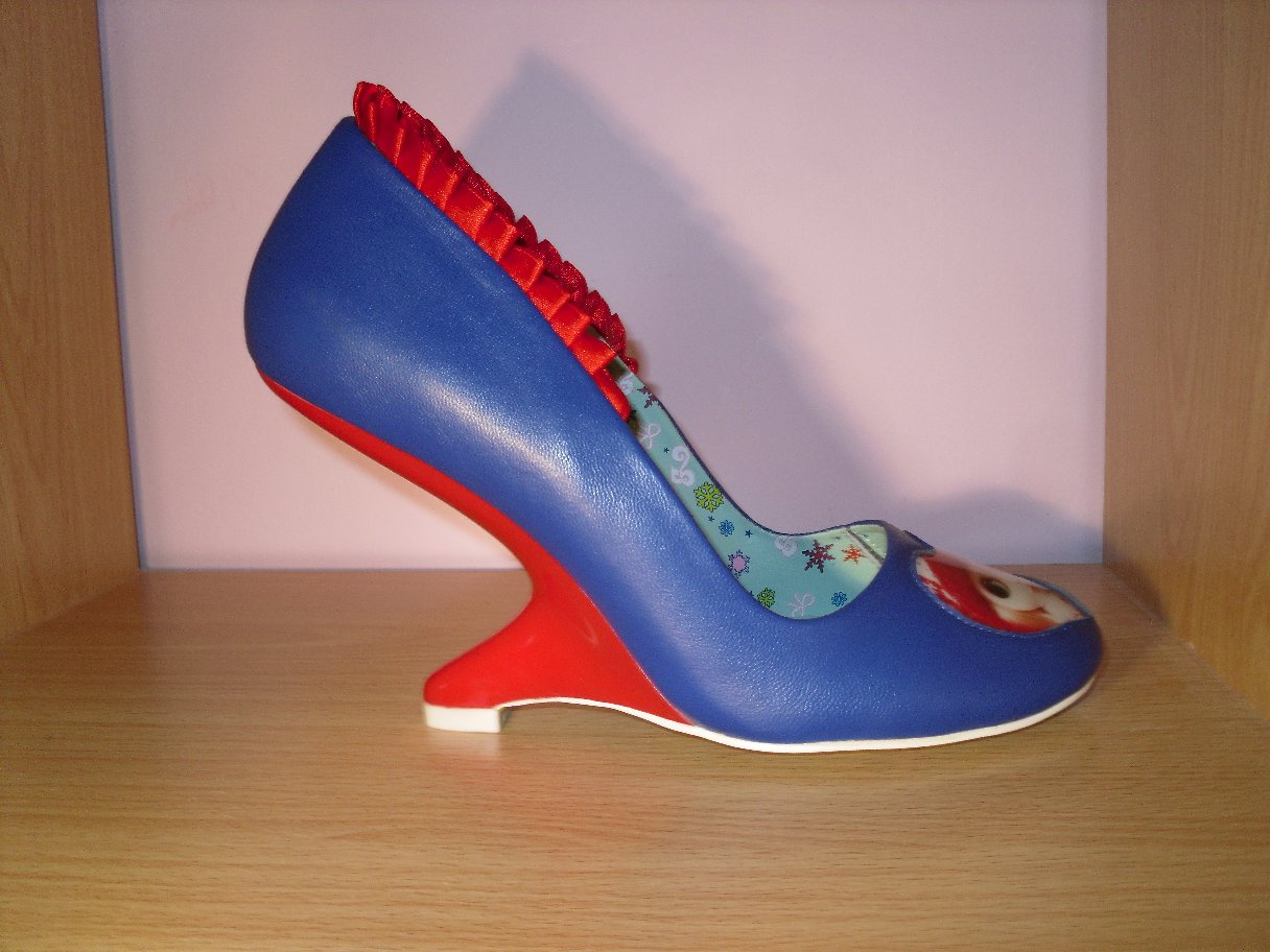 Irregular outlet choice blythe