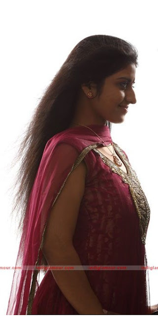 Indian Actress Tamil Actress Athmiya Boobs Show Side View