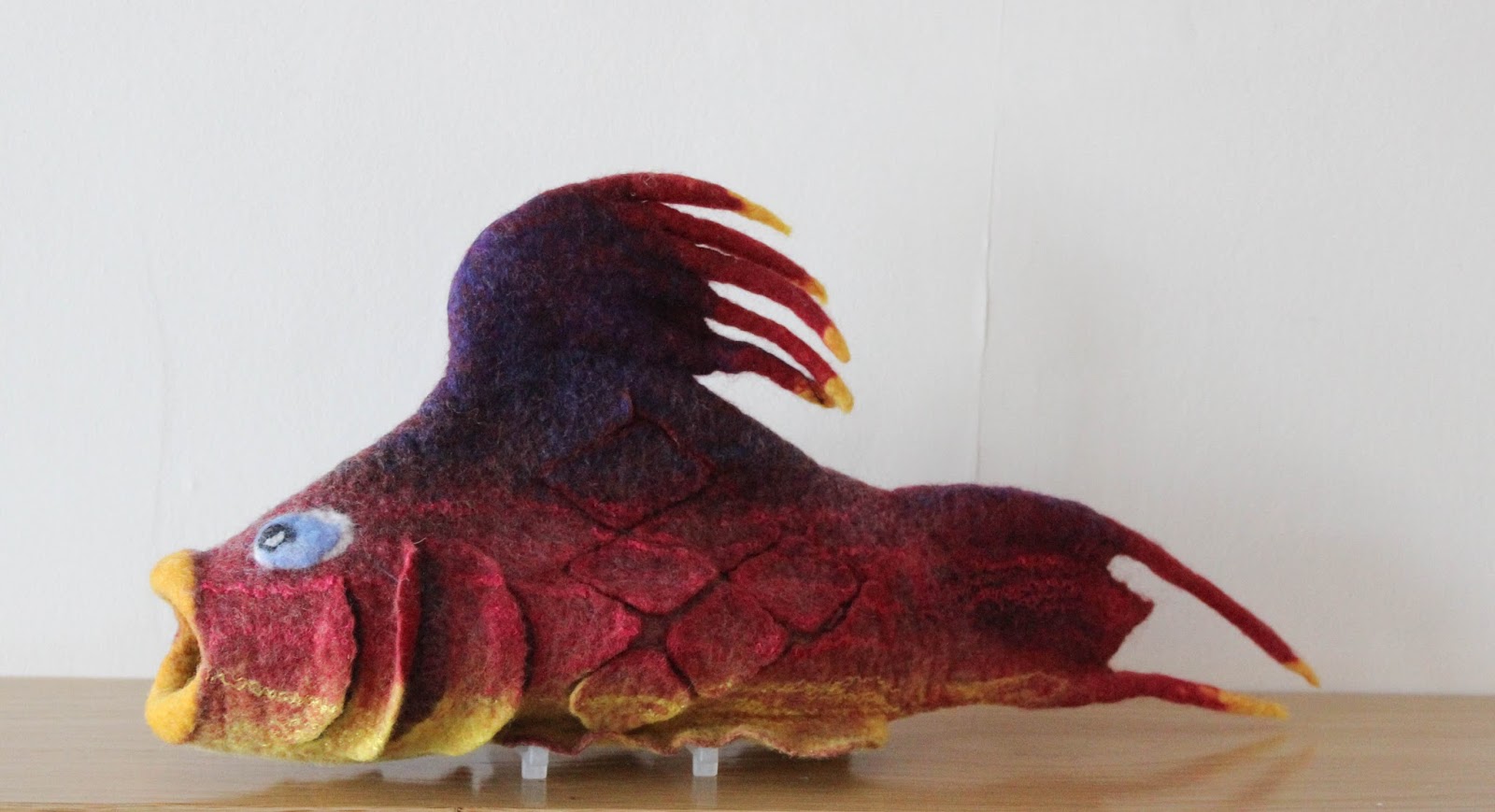 Gone felt. ситец в валянии. войлочная рыбка на колесиках. рыбка из шерсти валяние. ракушка из войлока.