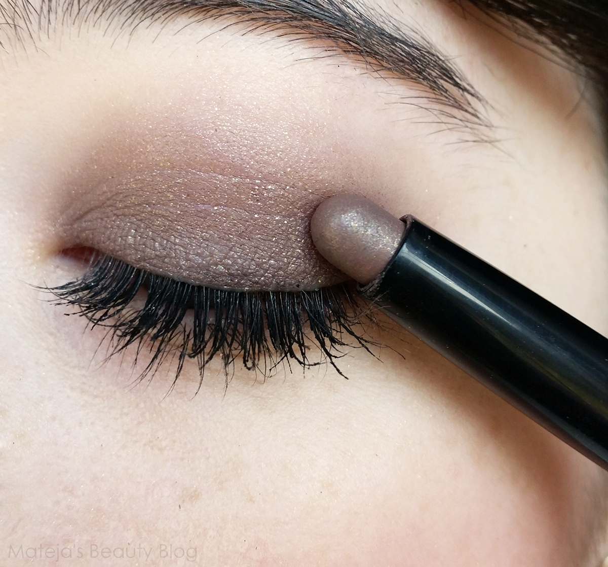 Kiko Long Lasting Stick Eyeshadow 38 Golden Taupe Mateja's Beauty Blog