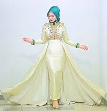 Desain Gaun Pengantin Elegan karya desainer Dian Pelangi Desain Gaun Pengantin Elegan karya desainer Dian Pelangi