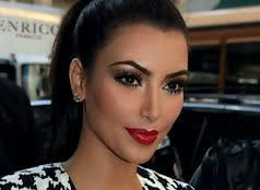 Δείτε την Kim Kardashian... έφηβη, με κοιλιακούς-φέτες και πλούσιο στήθoς! [photo]