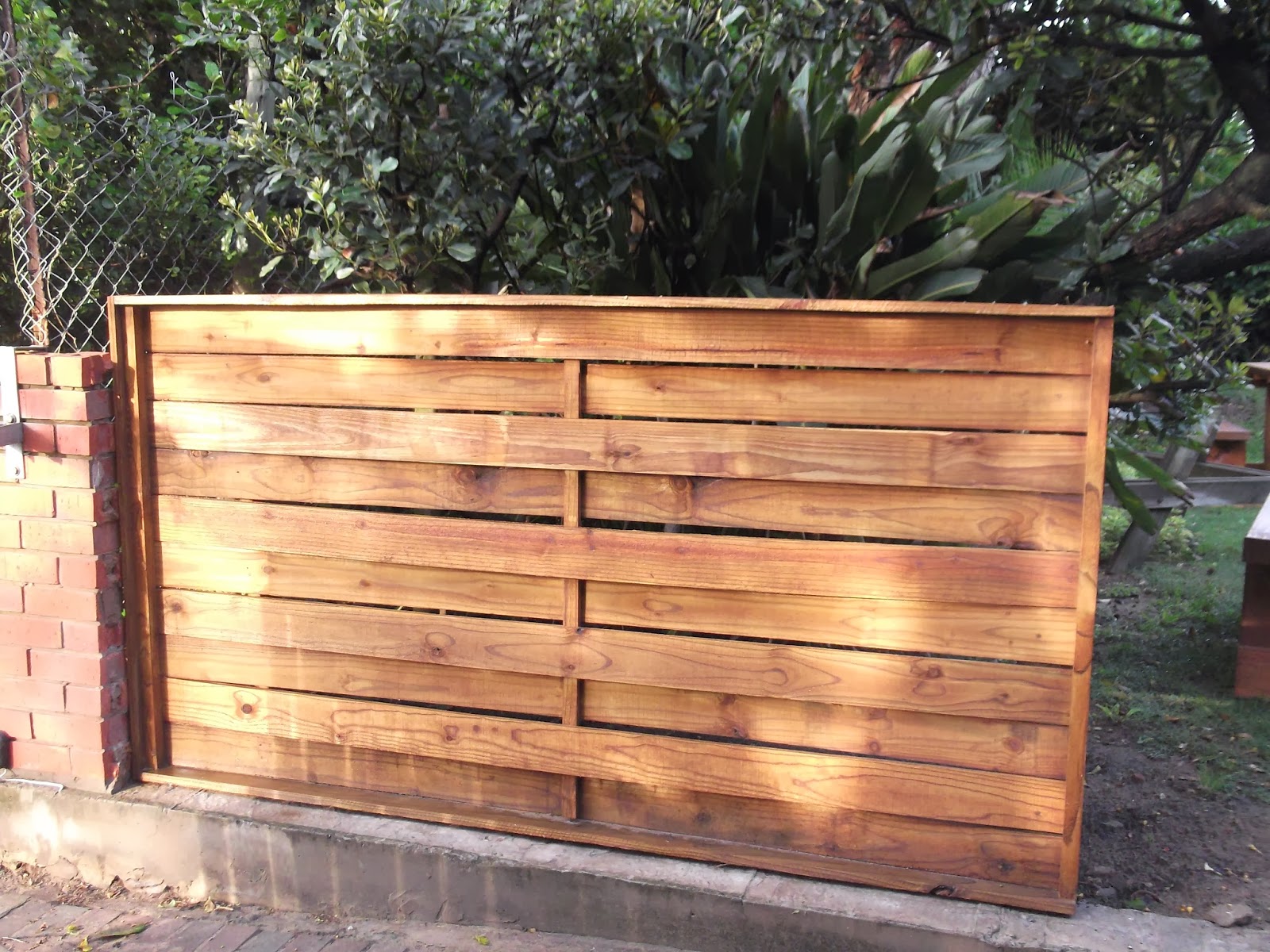 SHANE'S TIMBERS TIMBER FENCING