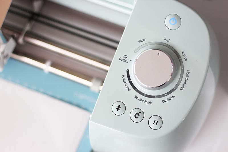 How to Get Organized with Cricut & a Chalkboard Weekly Planner Sunny