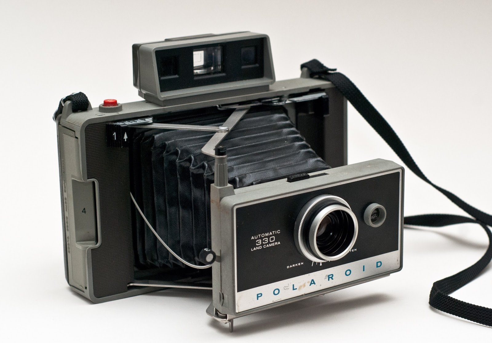 Первый фотоаппарат. Полароид 1963 фотоаппарат. Первый фотоаппарат Polaroid 1963. Фотоаппарат Polaroid x530. Polaroid 900 фотоаппарат.