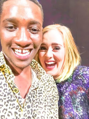 b Photos/Video: Nigerian man accidentally kisses singer Adele during her performance in Canada