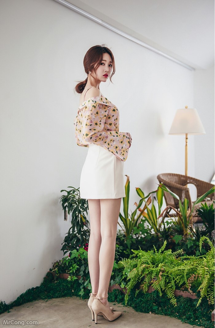 Beautiful Park Jung Yoon in the April 2017 fashion photo album (629 photos) photo 9-17