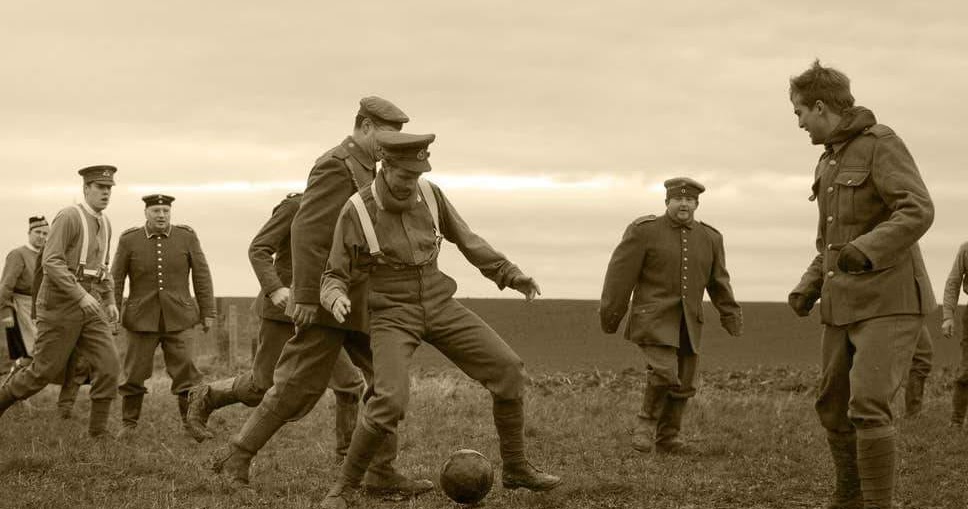 La Trêve de Noël de 1914: Au petit matin du 25 décembre, les Français