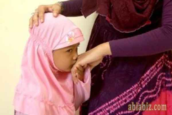 Bacaan Doa Mengusap Kepala Anak Yatim yang Benar