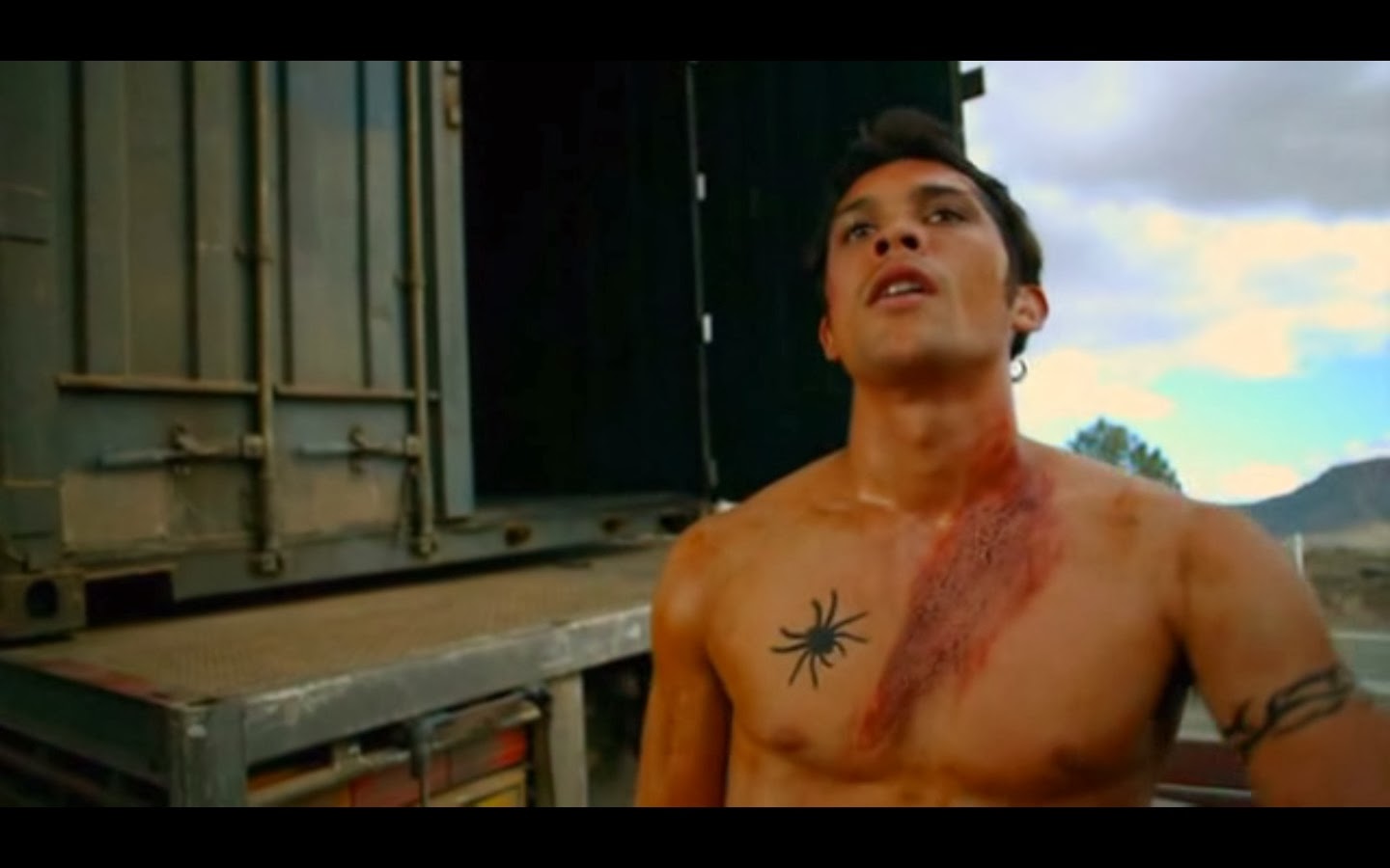 Road Train - Bob Morley 🎥 - Desnudos en películas