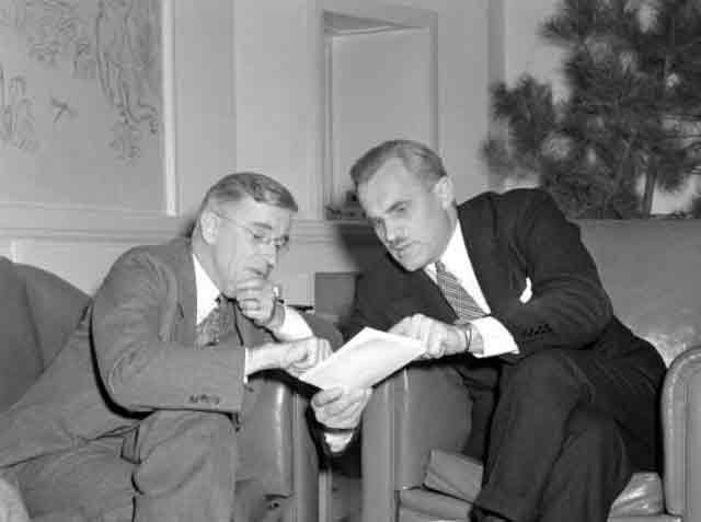 Dr. Vannevar Bush and Arthur Compton in 1940 worldwartwo.filminspector.com