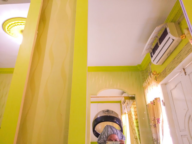 melakukan perawatan masker rambut di alea