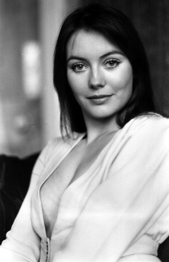 40 Glamorous Photos of Lesley-Anne Down in the 1970s ~ Vintage Everyday