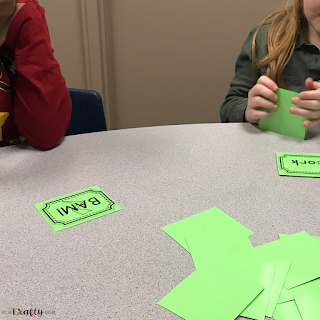 students-playing-vowel-pattern-phonics-game