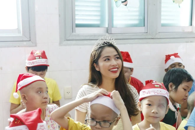Nguyễn Nhị Lan Nhi không phải gương mặt xa lạ với giới trẻ. Cô từng là Hoa khôi Đại học Khoa học Xã hội và Nhân văn. Nguyễn Nhị Lan Nhi không phải gương mặt xa lạ với giới trẻ. Cô từng là Hoa khôi Đại học Khoa học Xã hội và Nhân văn.