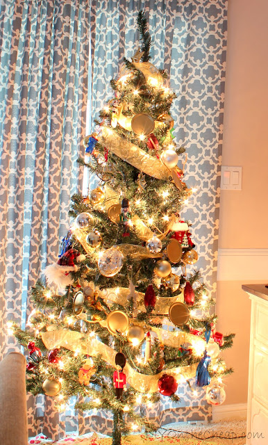 Christmas Tree with Mason jar lid garland