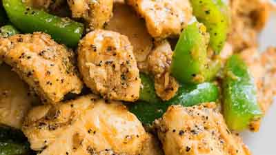 Quick and easy black pepper chicken recipe, inspired by Chinese flavors. This one pot dinner idea is made with simple ingredients and ready in 30 minutes.  #recipes #healthyrecipes