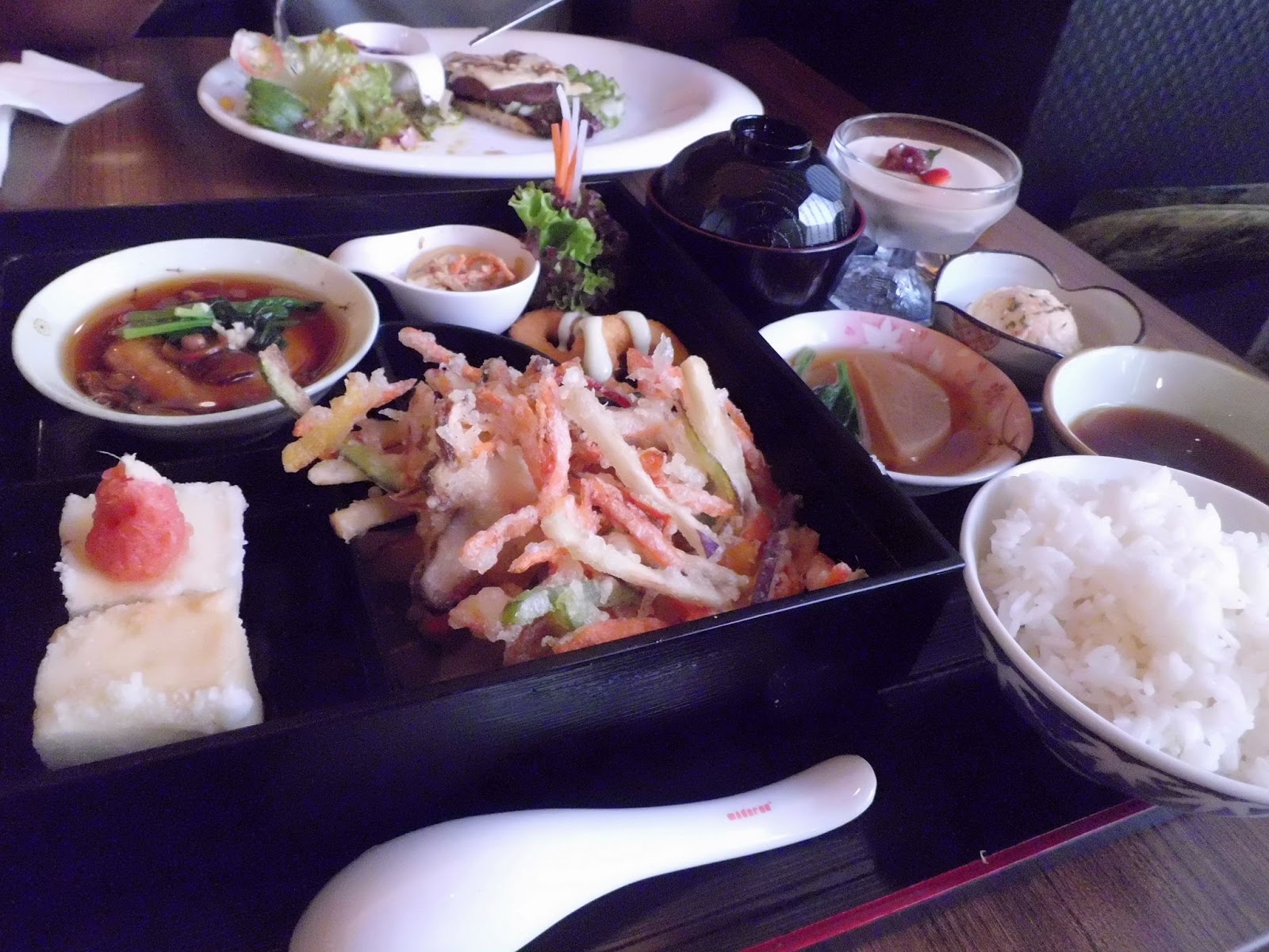 SIMPLE RESTAURANT GREAT VEGETARIAN FOOD visual data 2