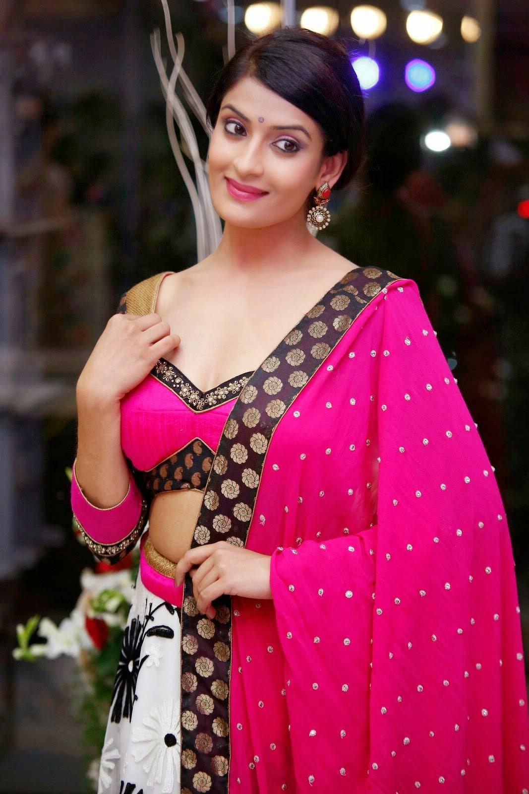 Actress Akanksha Latest Photo Gallery - Cine Gallery