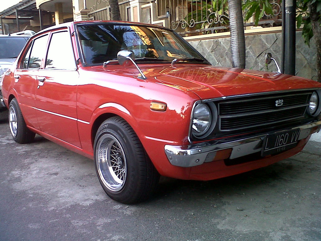  Toyota  Corolla  KE30  Tahun 1977 Klasik Gambar Mobil 