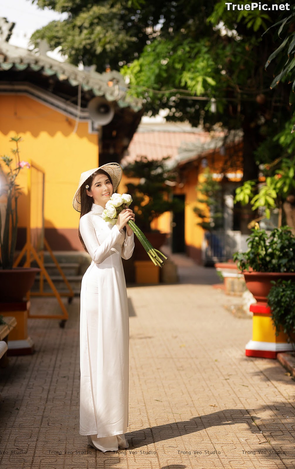 Image The Beauty of Vietnamese Girls with Traditional Dress (Ao Dai) #2 - TruePic.net - Picture-13