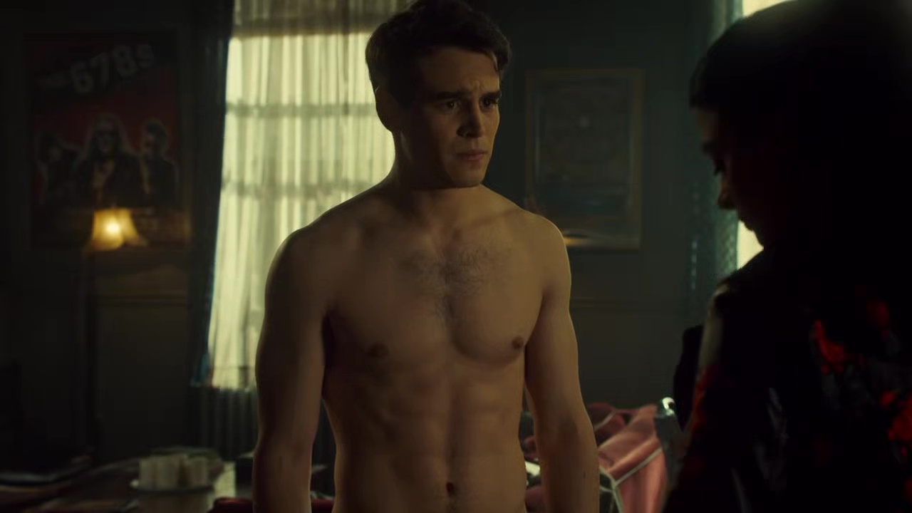 ausCAPS: Alberto Rosende shirtless in Shadowhunters: The Mortal