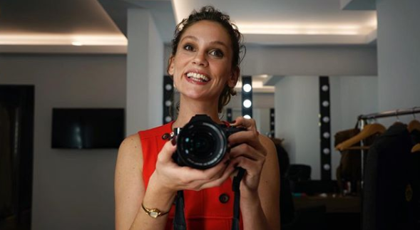 farah zeynep abdullah kimdir nereli boyu kilosu yasi ve goz ile sac rengi magazin tur