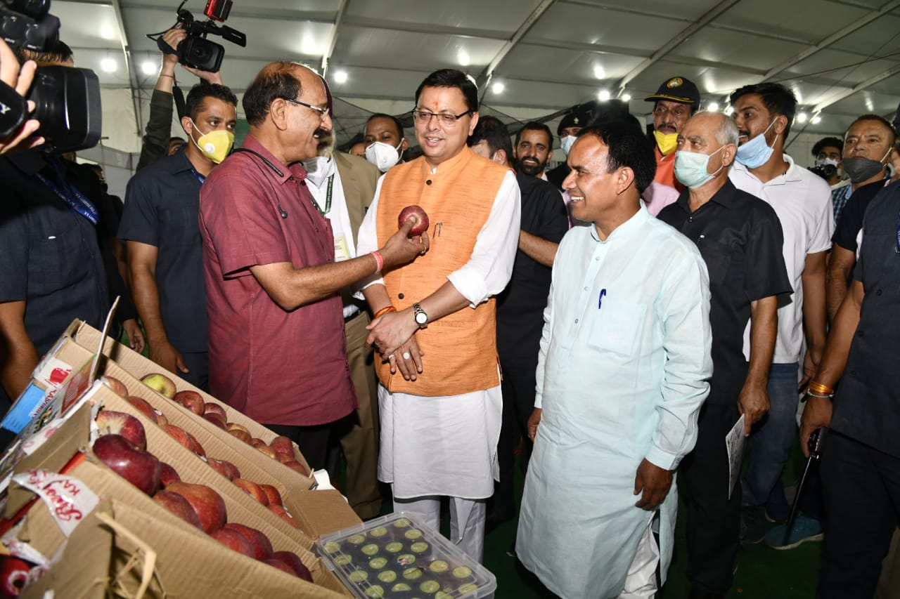 मुख्यमंत्री ने किया अन्तराष्ट्रीय सेब महोत्सव का शुभारम्भ मुख्यमंत्री ने किया अन्तराष्ट्रीय सेब महोत्सव का शुभारम्भ