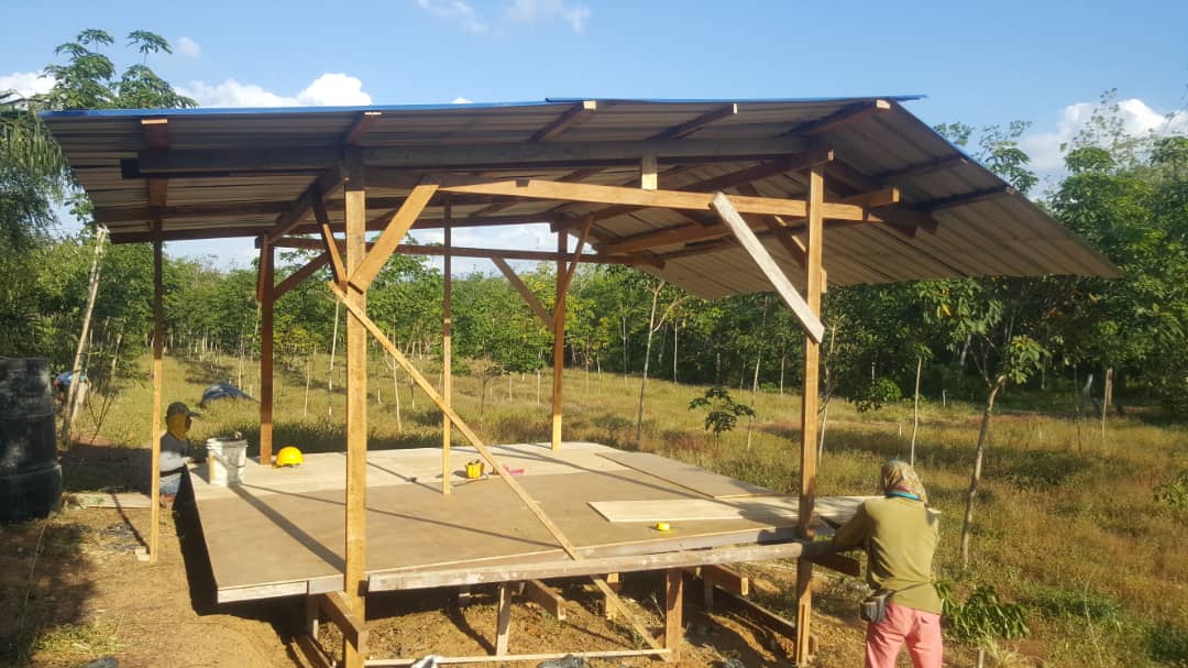 Gambar Pondok Di Kebun Dua dijumpai rentung dalam pondok kebun pisang