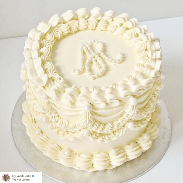 50 Vintage Buttercream Cakes to Lust After PARTY INSPO Now thats Peachy