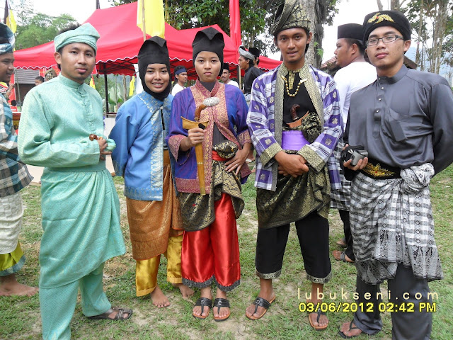 Berbusana Pahlawan Melayu di Ladang Alam Warisan.