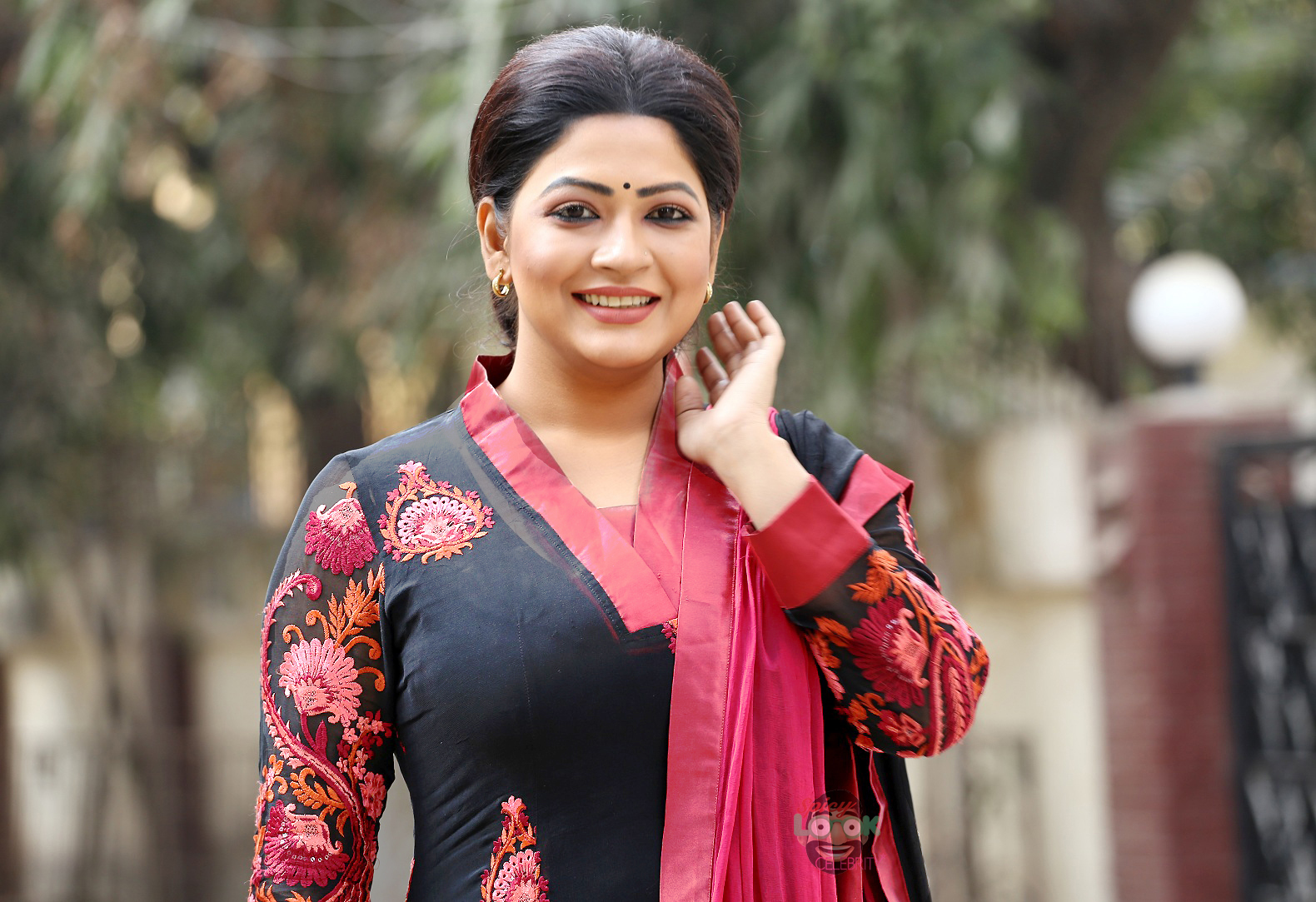 Bangladeshi Actress: Azmeri Haque Badhon