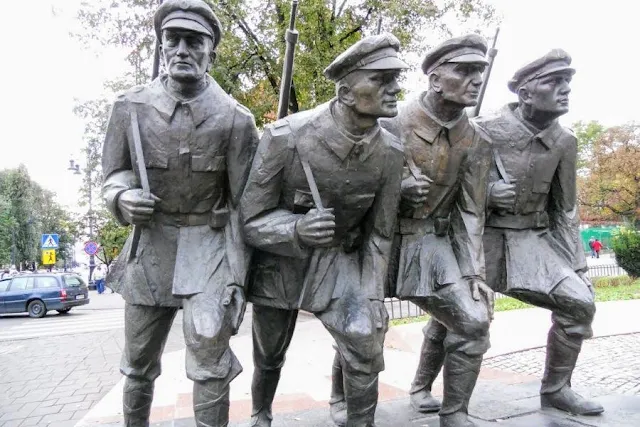 Weekend break in Krakow: statue of 4 soldiers