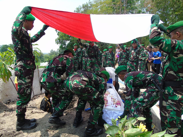 KodimKaranganyar - Pemakaman Almarhum Prada Rivan Dendy Saputro Anggota Yonif 410/Alugoro