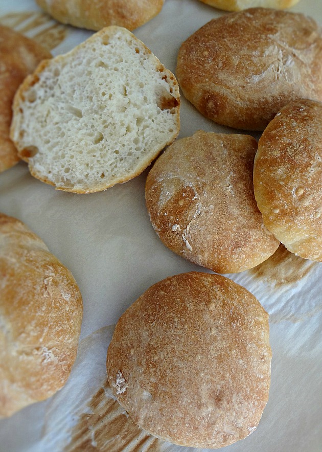 No-Knead Crusty Bread Rolls