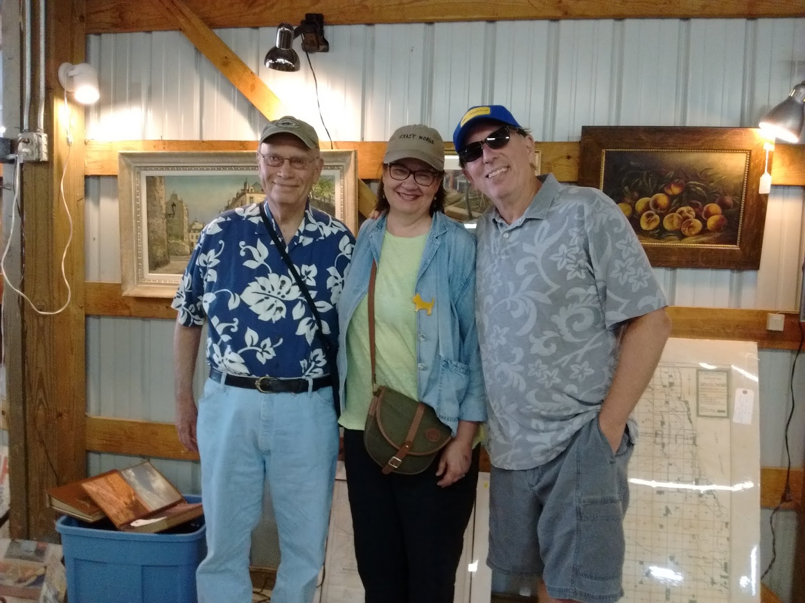 LADY ANTIQUE DEALER August 2018