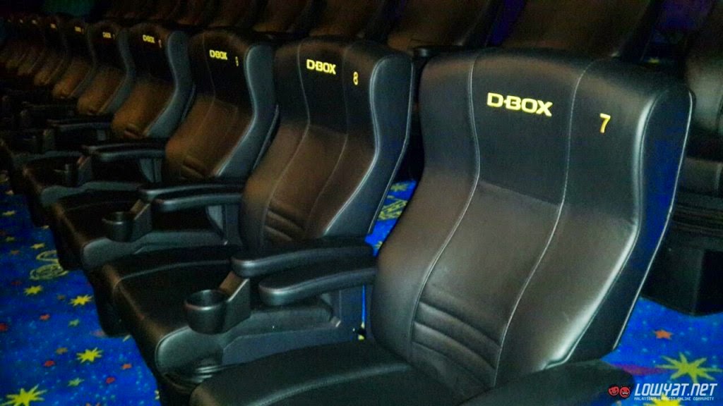 I am who I am Watching movie in a DBOX cinema