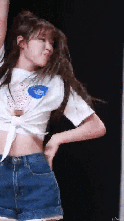 열심히 춤추고 간식 받아먹는 유아