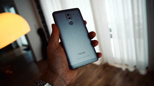 Das beste Smartphone unter 250€  ist wahrscheinlich das Honor 6x 