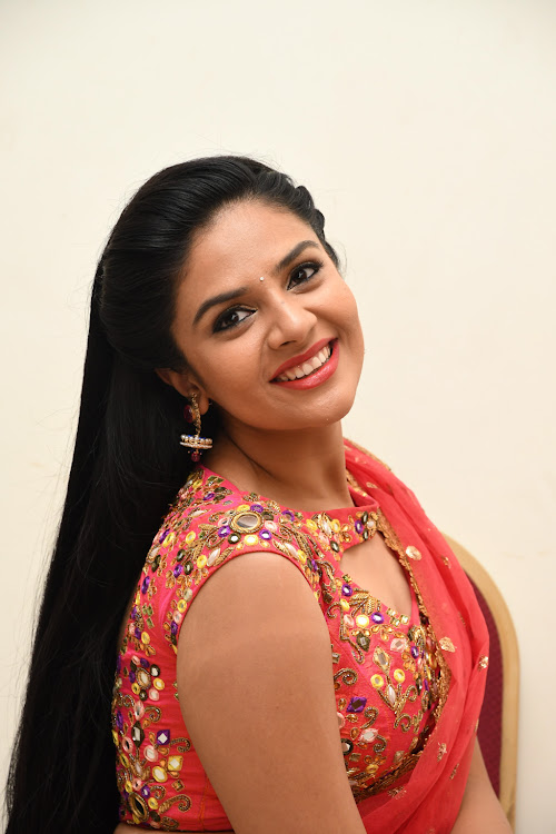 Srimukhi At Aatadukundam Raa Movie Audio Launch