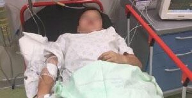 El menor de diez años con herida en el cuello se recupera en un hospital / FOTO REFERENCIAL / PÚBLICO ES