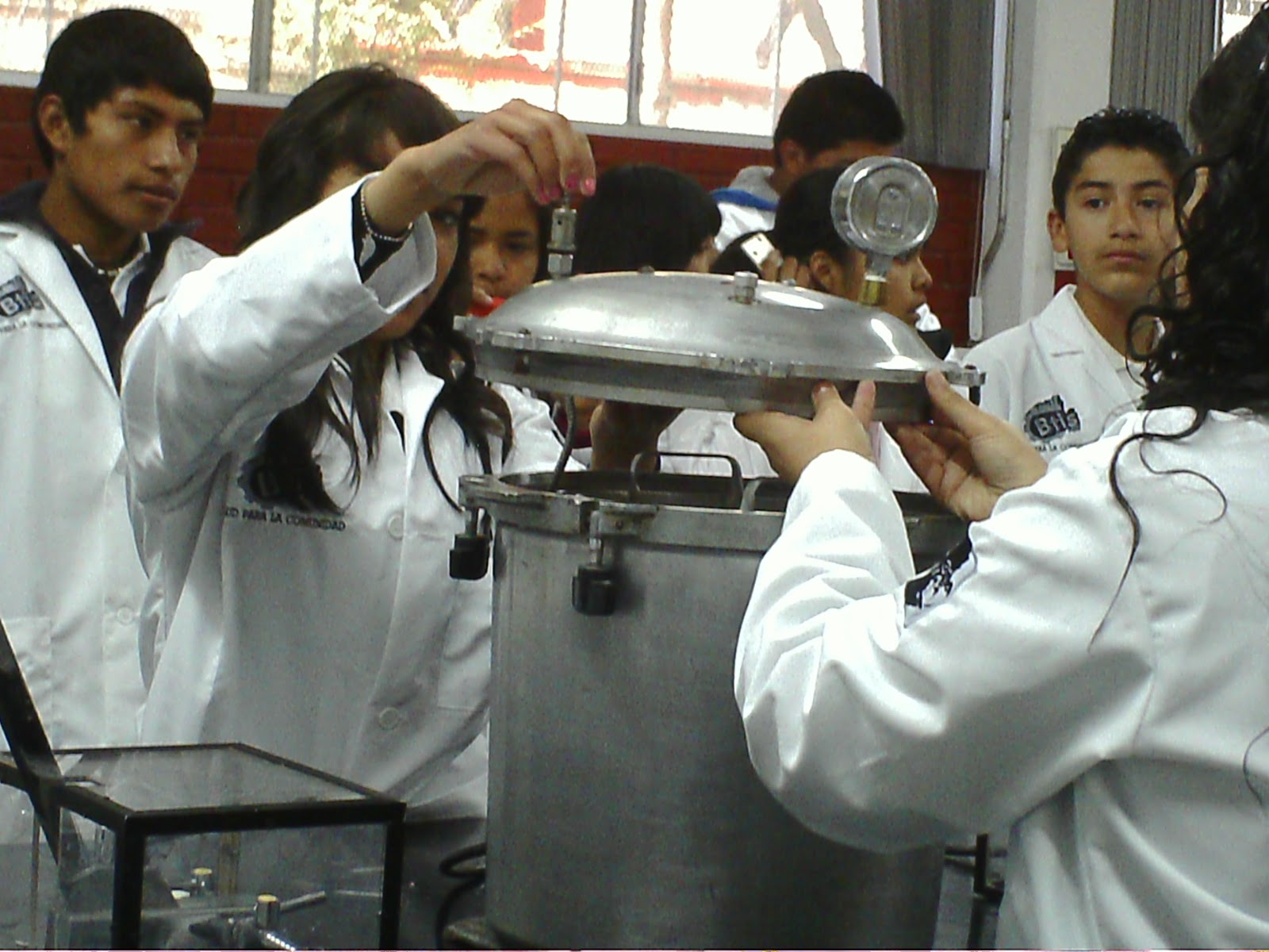 TECNICO LABORATORISTA CLINICO PRACTICA ESTERILIZACION POR CALOR HUMEDO