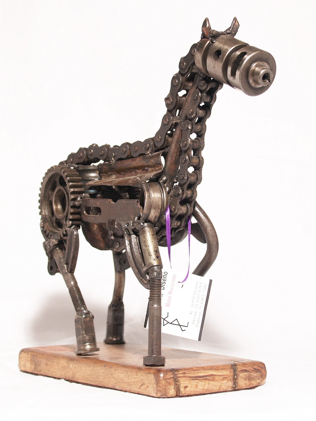 esculturas en metal reciclado