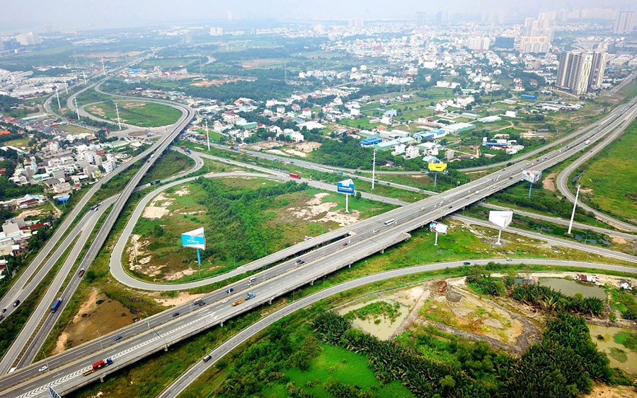 Cao tốc TP.HCM - Long Thành - Dầu Giây mở rộng lên 8-10 làn xe, góp phần kết nối giao thông giữa Đồng Nai, Bà Rịa - Vũng Tàu và TP.HCM; cũng như vào dự án sân bay Long Thành trong tương lai
