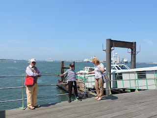 hythe pier view to ocean liners in southampton hythe pier ferry to southampton